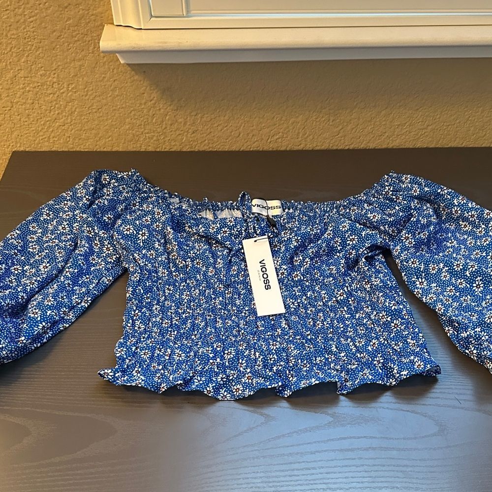 Vigoss Blue and White Long Sleeve Smocked Floral Crop Top Size Small